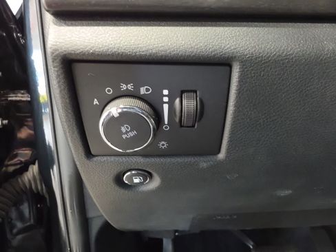 Used 2018 Jeep Grand Cherokee Altitude AWD/4WD image 23
