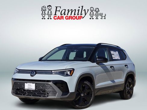 New 2026 Volkswagen Taos SE FWD image 1