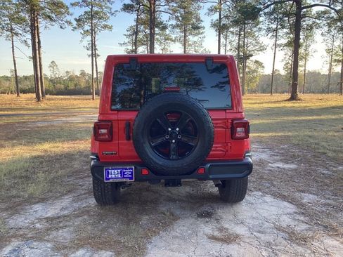 Used 2022 Jeep Wrangler Unlimited Sahara image 4