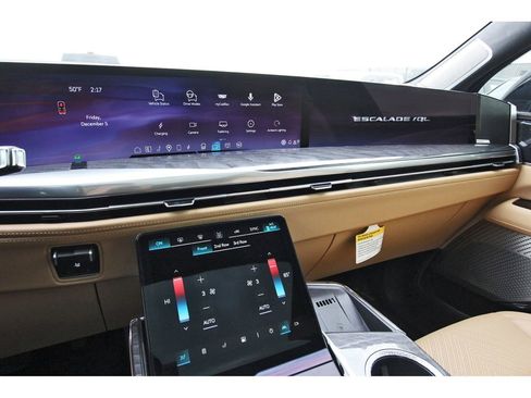 New 2026 Cadillac Escalade IQL Luxury image 16