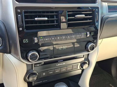 Used 2023 Lexus GX 460 Premium w/ Premium Package image 14