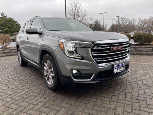 Used 2024 GMC Terrain SLT w/ Infotainment Package II image 7