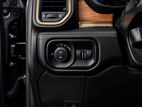 Used 2024 RAM 3500 Limited w/ Towing Technology Group image 21