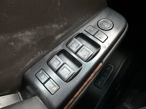 Used 2019 Chevrolet Suburban LT AWD/4WD image 38