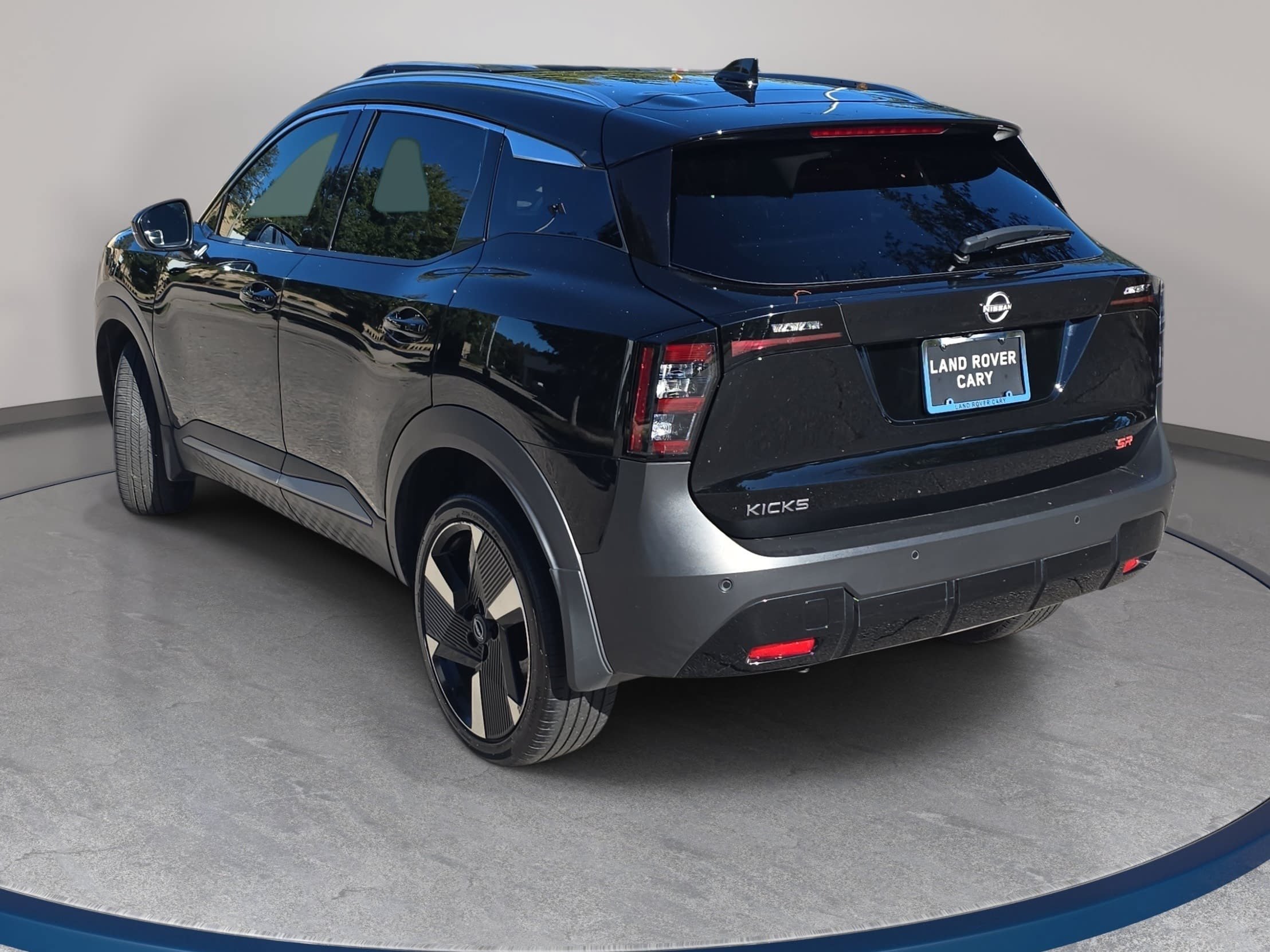 Used 2025 Nissan Kicks SR FWD image 7