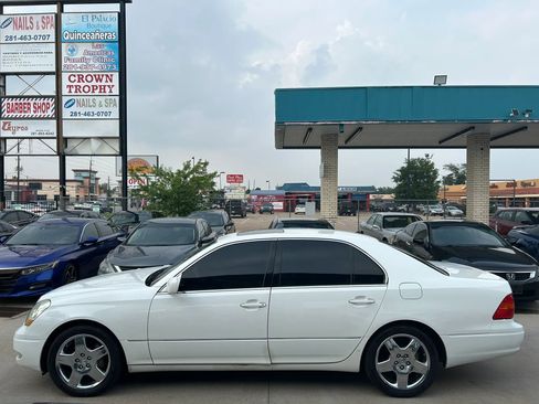 Used 2002 Lexus LS 430 RWD image 2