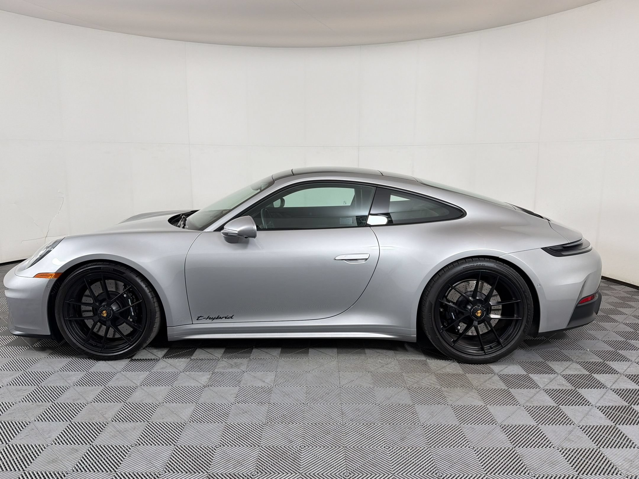 Certified 2026 Porsche 911 Carrera GTS RWD image 2