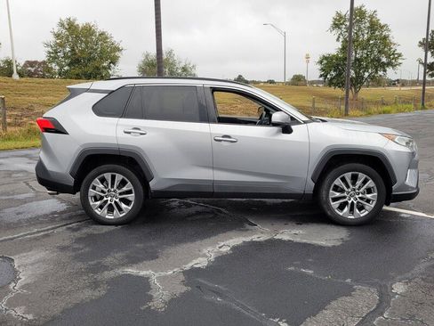 Used 2021 Toyota RAV4 XLE Premium image 14