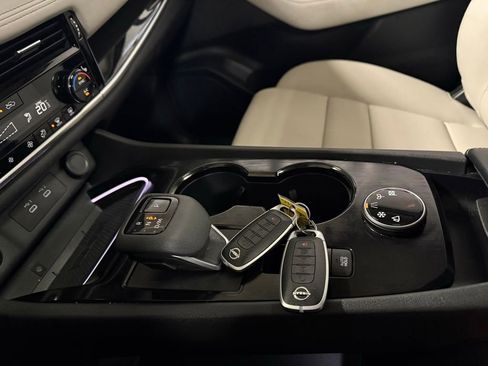 Used 2025 Nissan Rogue SL w/ Tech Package image 15