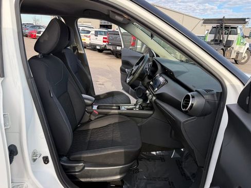 Used 2023 Nissan Kicks SV image 18