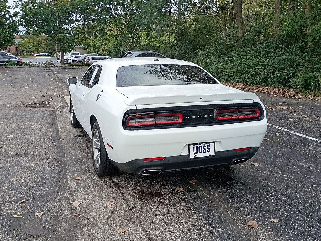Used 2022 Dodge Challenger SXT RWD image 5