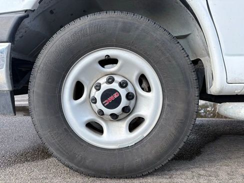 Used 2024 GMC Savana 2500 w/ Driver Convenience Package image 18