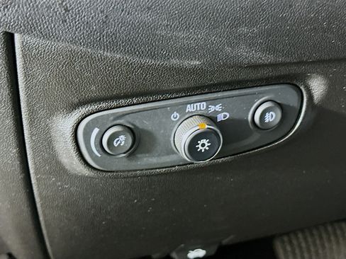 Used 2020 Chevrolet Equinox LT w/ Driver Convenience Package image 17