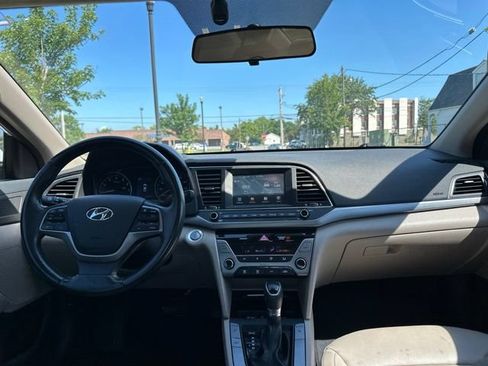Used 2017 Hyundai Elantra SE w/ SE A/T Tech Package 03 FWD image 3