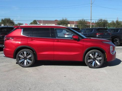 New 2026 Mitsubishi Outlander SEL FWD image 2