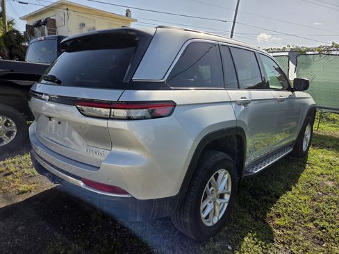 Used 2025 Jeep Grand Cherokee Laredo X w/ Trailer Tow Package AWD/4WD image 3