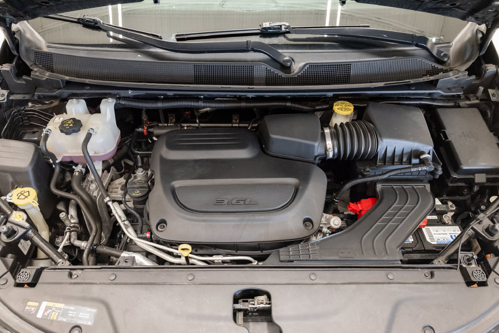 Used 2023 Chrysler Pacifica Touring FWD image 6