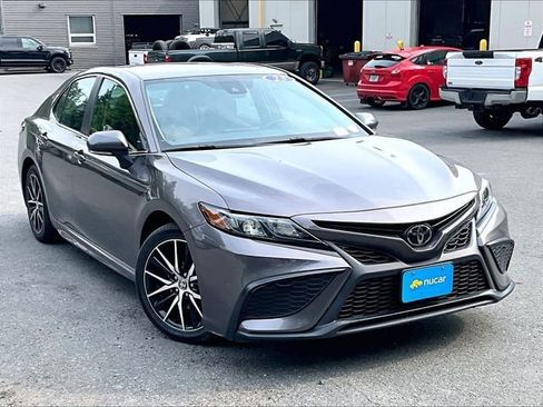 Used 2023 Toyota Camry SE FWD image 1