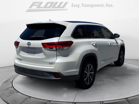Used 2018 Toyota Highlander XLE FWD image 7