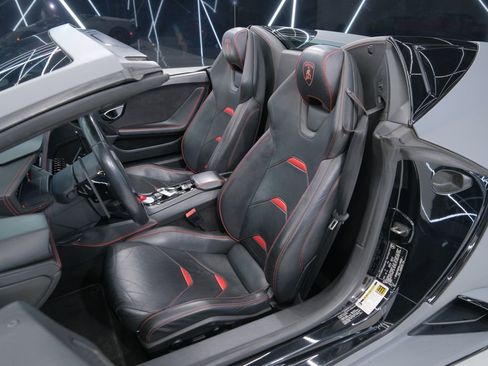 Used 2020 Lamborghini Huracan EVO image 25