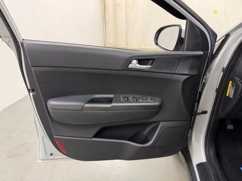 Used 2018 Kia Sportage LX image 17