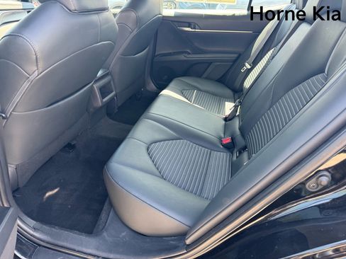 Used 2019 Toyota Camry SE FWD image 13