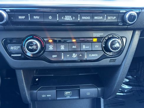 Used 2022 Kia Niro EX Premium image 18