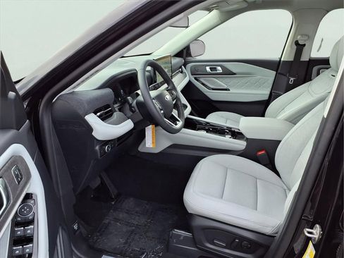 New 2026 Ford Explorer Platinum w/ LUX Leather Package image 18