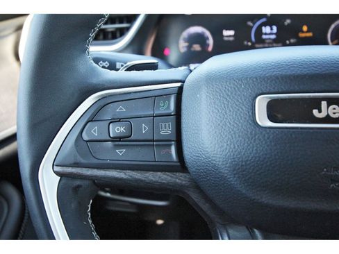 Used 2023 Jeep Grand Cherokee L Limited w/ Luxury Tech Group II image 18