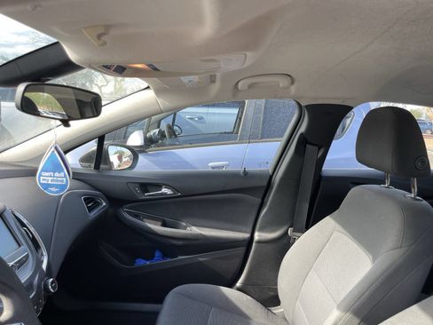 Used 2018 Chevrolet Cruze LT w/ Convenience Package FWD image 11