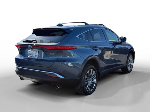 Used 2024 Toyota Venza XLE AWD/4WD image 5