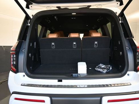 New 2026 Nissan Armada SL w/ Captain's Chari Seat Package image 11