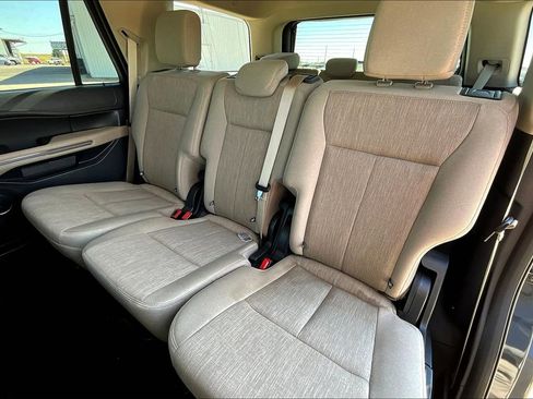 Used 2024 Ford Expedition XLT image 34
