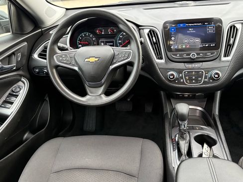 Used 2025 Chevrolet Malibu LT FWD image 12