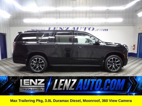 Used 2026 Chevrolet Suburban RST w/ Comfort Package AWD/4WD image 1