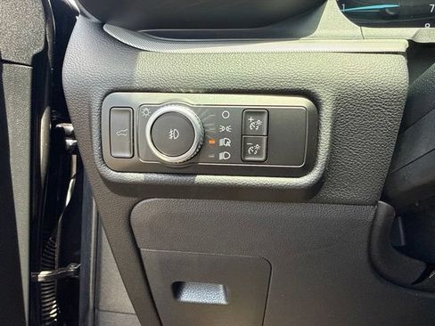 Used 2023 Ford Explorer XLT w/ Equipment Group 202A AWD/4WD image 19