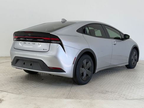 Used 2024 Toyota Prius LE FWD image 9