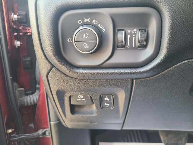 Used 2023 RAM 1500 Laramie AWD/4WD image 14