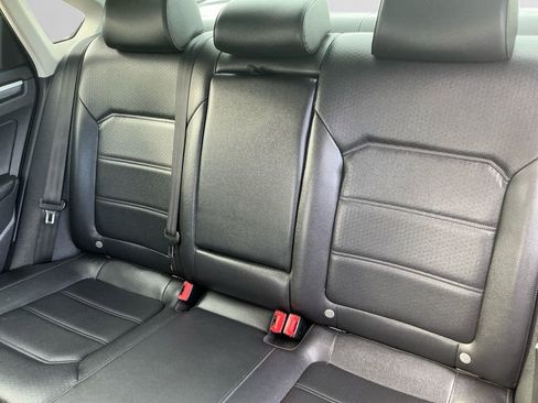 Used 2017 Volkswagen Passat 1.8T R-Line image 13