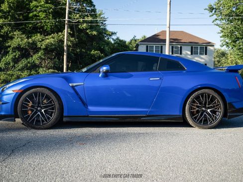 Used 2024 Nissan GT-R AWD/4WD image 3