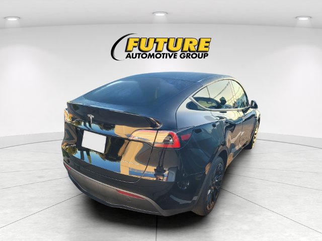 Used 2024 Tesla Model Y Long Range AWD/4WD image 3