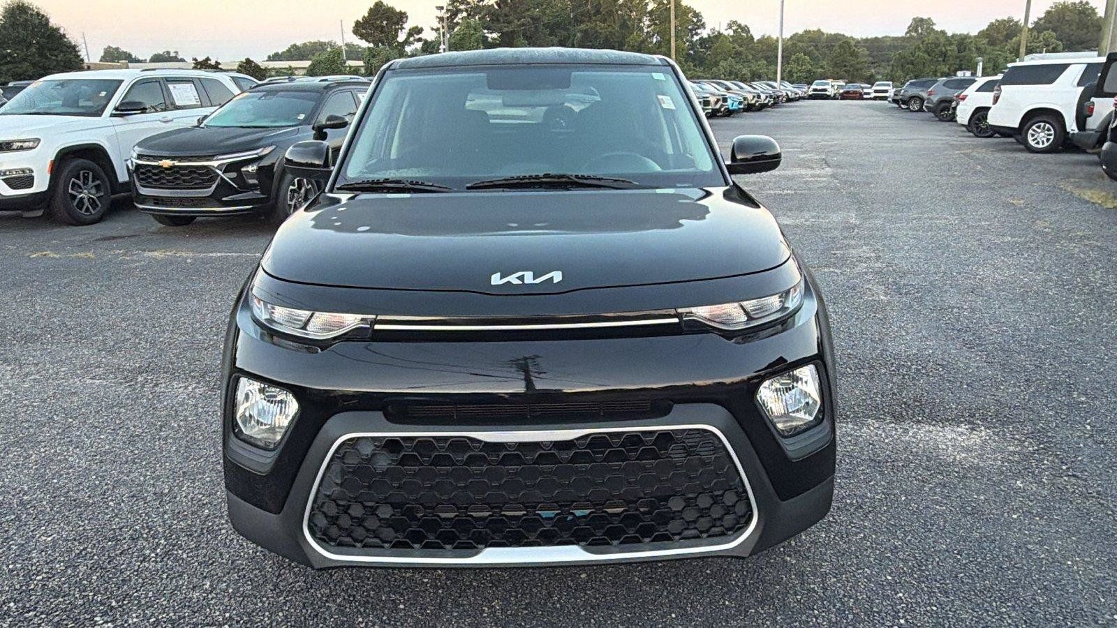 Used 2022 Kia Soul LX FWD image 2
