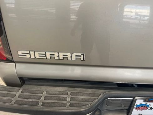 Used 2005 Chevrolet Silverado 2500 LT w/ Heavy-Duty Power Package AWD/4WD image 8