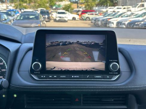 Used 2024 Nissan Rogue S image 23