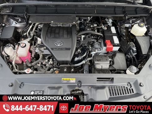 Used 2024 Toyota Highlander XLE image 32