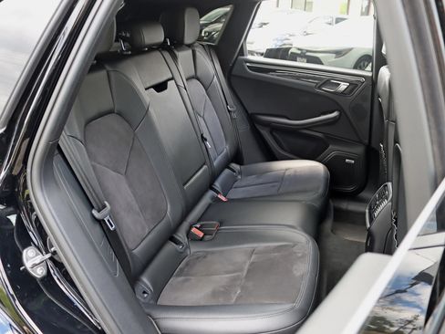 Used 2021 Porsche Macan AWD/4WD image 29