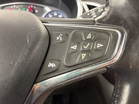 Used 2021 Chevrolet Equinox LT FWD image 20
