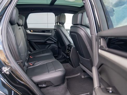 Certified 2025 Porsche Cayenne image 25