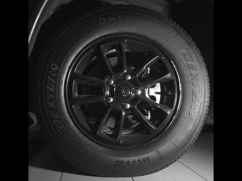 Used 2018 Jeep Grand Cherokee Laredo RWD image 25