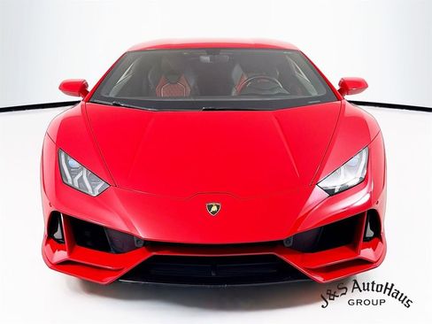 Used 2020 Lamborghini Huracan EVO image 2